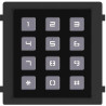 Kódová klávesnice pro volbu účastníků / otevření zámku	Podpora otevření dveří zadáním hesla	Podpora hovoru zadáním čísla residenta	Napájení pomocí dalších systémových modulů	Podsvícená tlačítka	Připojení prostřednictvím RS-485&nbsp;	Povrchová i zápustná montáž	Stupeň krytí: IP65, IK7	Pracovní prostředí:&nbsp;-40°C až + 60°C, vlhkost: 10% až 95%	Rozměry: 98&nbsp;× 100&nbsp;× 34mm&nbsp;
