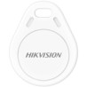 Kompaktn&iacute; a odoln&yacute; př&iacute;vě&scaron;ek Hikvision	Vzd&aacute;lenost pro čten&iacute; a psan&iacute;: 5 - 10 cm	Pracovn&iacute; frekvence 13,56 MHz	Velikost: 41 &times; 32 &times; 3,5 mm	IP67