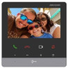 Hikvision DS-KH6100-E1 je vnitřní IP stanice s 4,3" displejem&nbsp;poskytující&nbsp;pohodlné funkce interkomu pro zákazníky s omezeným rozpočtem. &nbsp;&nbsp;Displej	4,3" barevný TFT nedotykový displej&nbsp;	Ovládání pomocí 9 dotykových tlačítek pod displejem - 4 tlačítka jsou uživatelsky nastavitelná	Rozlišení: 480 x 272	Kapacita: 200 událostí, 200 poznámek&nbsp;	Náhled videa až 16&nbsp;připojených kamer a vnitřních stanicAudio	Vestavěný všesměrový mikrofon	Zabudovaný reproduktor	Audio komprese G.711U, 64Kbps	Zlepšení kvality zvuku díky omezení šumu a ozvěnySíťové parametry a rozhraní	Ethernet 10/100M	Síťové protokoly: TCP/IP, SIP, RTSP	1x RJ45, podpora PoEOstatní parametry	Interní paměť 64MB, Flash 8MB	Podpora druhého zvonění od&nbsp;dveří	Konfigurace pomocí PC	Napájení 12V, PoE, spotře