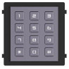 Kódová klávesnice pro volbu účastníků / otevření zámku	Podpora otevření dveří zadáním hesla	Podpora hovoru zadáním čísla residenta	Napájení pomocí dalších systémových modulů	Podsvícená tlačítka	Připojení prostřednictvím RS-485&nbsp;	Povrchová i zápustná montáž	Stupeň krytí: IP65, IK7	Pracovní prostředí:&nbsp;-40°C až + 60°C, vlhkost: 10% až 95%	Rozměry: 98mm × 100mm × 34mm&nbsp;